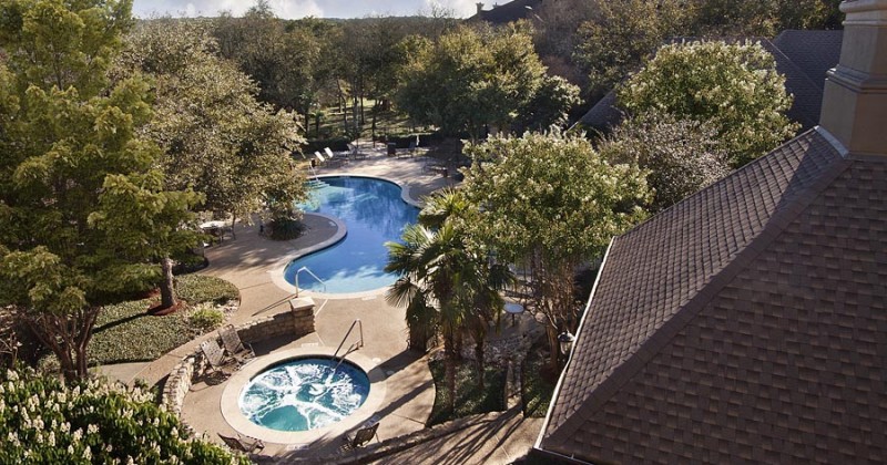 The Women's House in South Austin is located in the heart of the shopping district and less than 8 minutes from downtown
